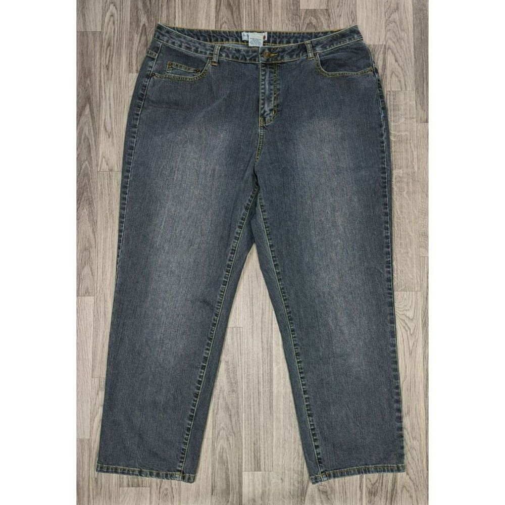L.A. Blues Plus Size 3 Short Pockets Wilshire Straight‎ Leg Denim Jeans